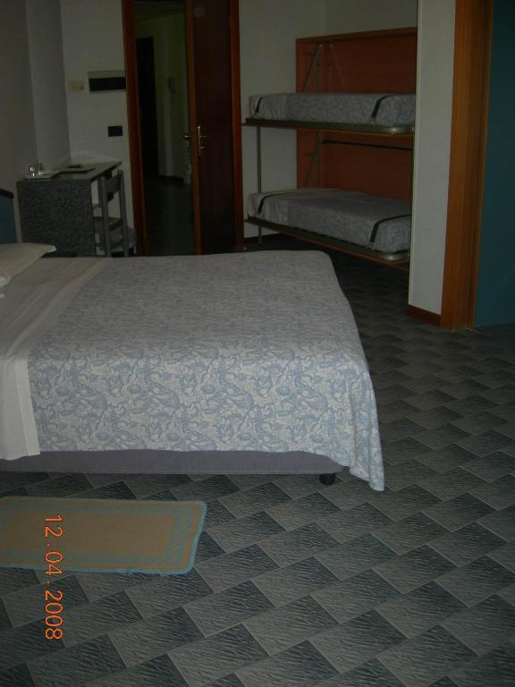 Hotel Meripol Alba Adriatica Habitación foto