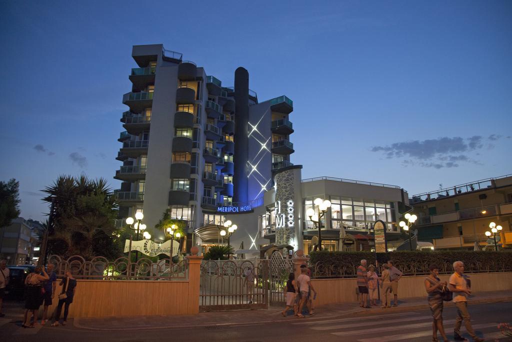 Hotel Meripol Alba Adriatica Exterior foto