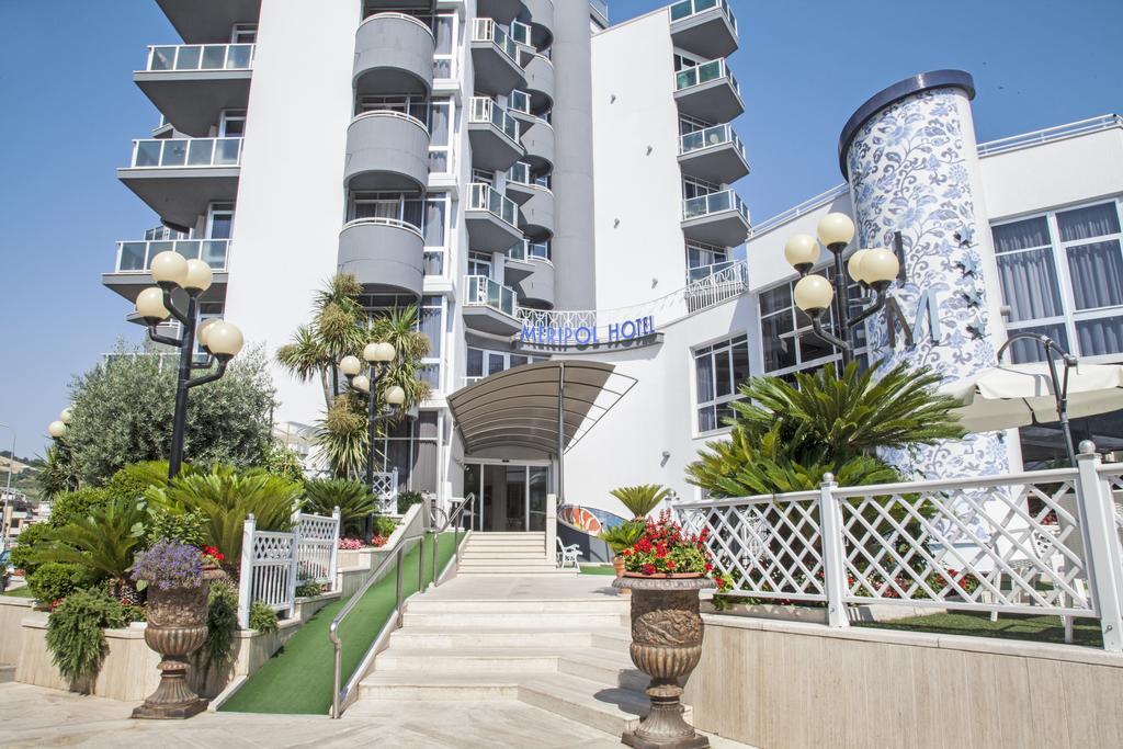 Hotel Meripol Alba Adriatica Exterior foto